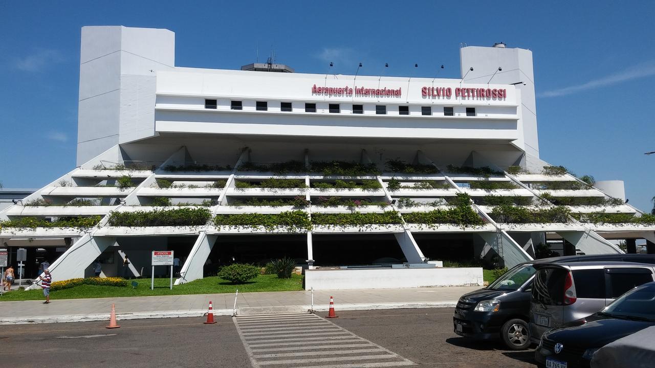 Remember Py Luque Exterior foto