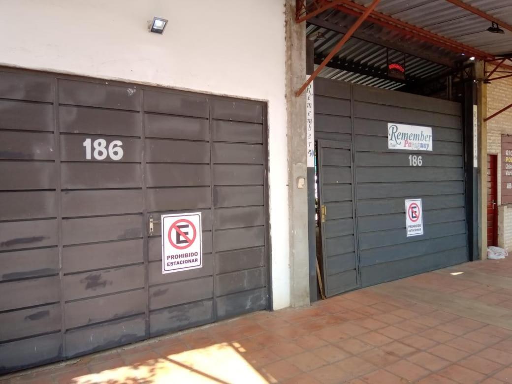 Remember Py Luque Exterior foto