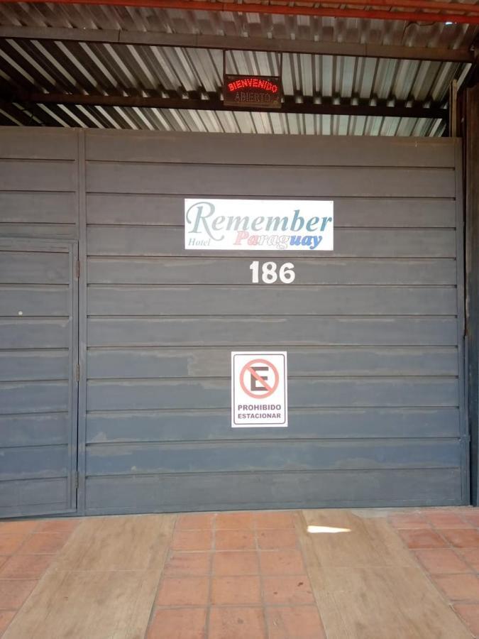 Remember Py Luque Exterior foto